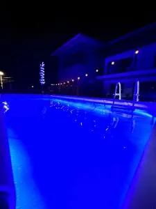 Casa con Piscina y jacuzzi, vista al Volcán Tenorio - Caño Negro