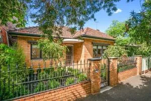 Park Yourself in Park St Perfection and Position - Melbourne