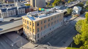 Bright and Modern Studio in Louisville # 112