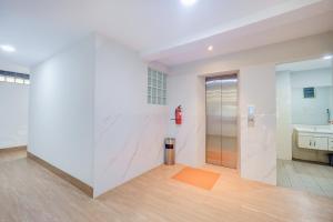 Hotel O Tanjung Duren Near Mall Citraland Formerly Suba Hotel