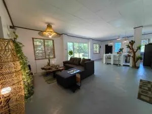 Fredo's Guest House at Pangpang Bar & Restaurant - Banban