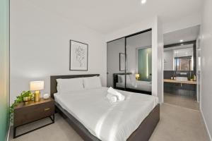 Restful CBD Park Views Retreat