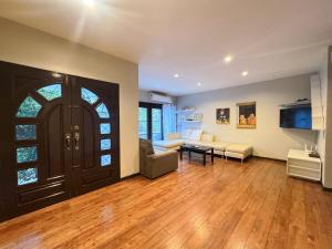 Bangkok Phomphong Villa联排泰式别墅