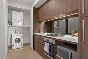 Restful CBD Park Views Retreat