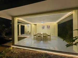 Amalia's Guest House at Pangpang Bar & Restaurant - Banban