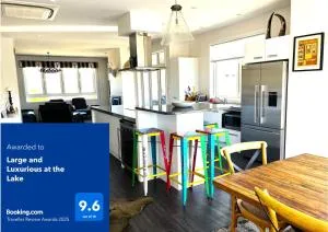 Large and Luxurious at the Lake - Mokai