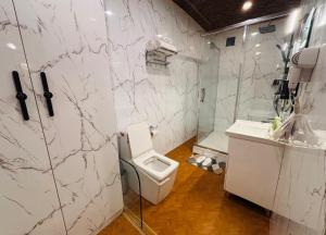 Shabistan Premium Houseboats