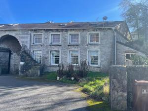 NEW, STYLISH & SPACIOUS GROUND FLOOR Mews