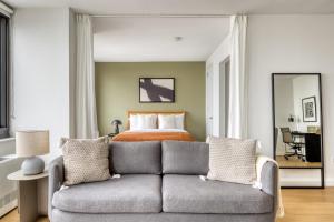 Tribeca Studio w City views Gym Pool NYC-110