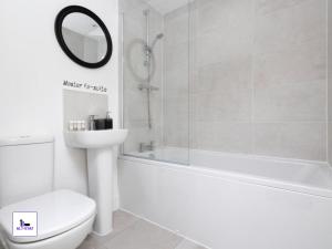 Copper Beech by Alt-Stay - 2 Bed En-suite Home - Parking, WiFi & EV Plug - Contractors & Relocations - Weekly & Monthly Rates