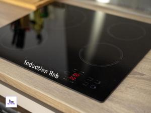 Copper Beech by Alt-Stay - 2 Bed En Suite Contractor, Corporate & Relocation Accommodation near LBA with EV Plug, Parking, King Bed, Workspace, Kitchen, Smart TV and Wi Fi - Long Stay Ready with Weekly and Monthly Rates