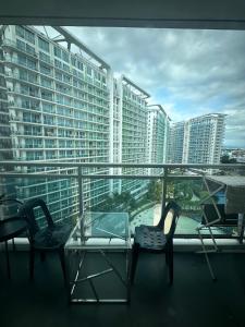 Beach Condo at Azure Urban Resort with SmartTV