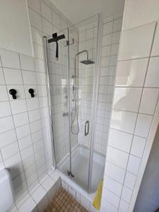 Pension GP3, Zimmer mit Kochnische und Duschbad vor den Toren Berlins