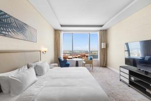 Sea View Apartment by St Regis 5 stars Infinity Pool