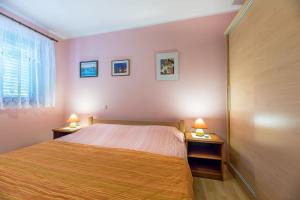 Apartments with parking space Baska, Krk - 19585