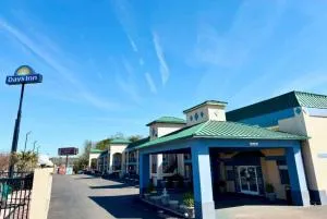 Days Inn by Wyndham Greenville - مونروفيل