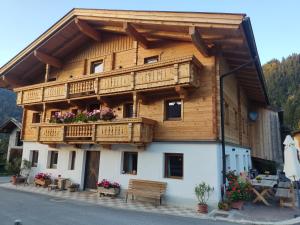 Ferienhaus Paulnhof Erl - Alpenglück für Gruppen, Freunde & Teams