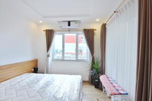 Beautiful apartment with large balcony near West Lake, Tay Ho, Ha Noi