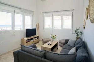 Nirou Studio by the beach - Anatolí