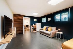 Modern Flat by Quokka 360 - In the Hills Bordering Italy