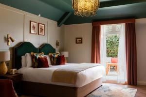 Superior King Room room in Coach & Horses Hotel