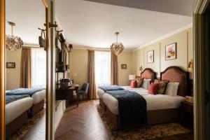 Deluxe Twin Room room in Coach & Horses Hotel