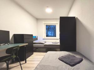 Myflat Apartment mit 6 Betten, 3 Schlafzimmern und Balkon bei Leipzig BMW, Amazon, Porsche, Messe