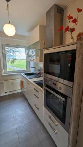 Myflat Apartment mit 6 Betten, 3 Schlafzimmern und Balkon bei Leipzig BMW, Amazon, Porsche, Messe