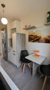 Myflat Apartment mit 6 Betten, 3 Schlafzimmern und Balkon bei Leipzig BMW, Amazon, Porsche, Messe