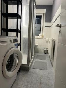 Myflat Apartment mit 6 Betten, 3 Schlafzimmern und Balkon bei Leipzig BMW, Amazon, Porsche, Messe