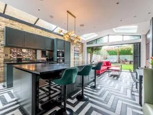 Pass the Keys Gorgeous 4 bedroom with parking Kingston London - 泰丁敦