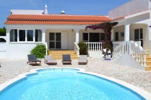 Casa Borboleta Gepflegte Villa mit Meerblick, großem Garten und Pool, Traumlage