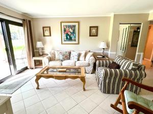 Charming 2Bedroom Condo with golf course views 1815