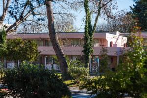 Hotels Kyriad Cannes - Mandelieu : photos des chambres
