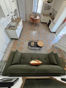 Stylish Boutique Duplex Apartment Home - Green - 2 Large Double Bedrooms with Ensuite Bathrooms