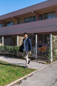 Hotels Kyriad Cannes - Mandelieu : photos des chambres