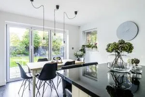 Contemporary detached house short train to London - Keston