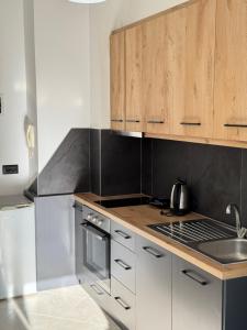 Kleo Seaside Apartments