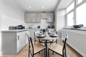 Warm & Welcoming Stay, Near Arnos Grove