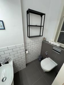 Chic Soho Retreat Spacious 2BR Top Location