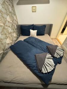 Chic Soho Retreat Spacious 2BR Top Location