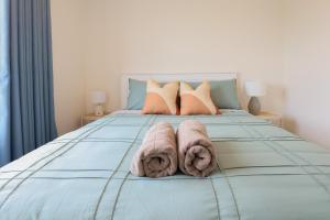 Modern 2-Bed Townhouse Close to City Attractions