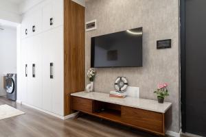 Luxe place with pool,gym,mini mart in yaya center