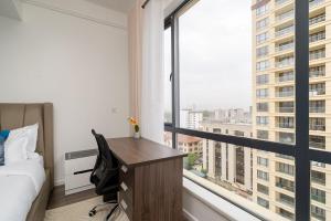 Luxe place with pool,gym,mini mart in yaya center