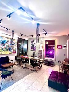 Swed Cab Embassy HoStel