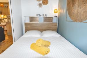 Le Pied Dans Leau - Calm - Sun - Seaside - Hipprodrome - Racetracks