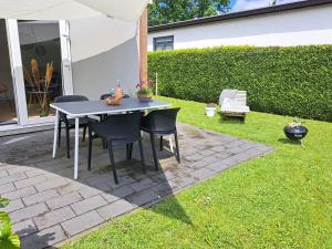 Mooie bungalow entree Zwembad in de zomer VP010