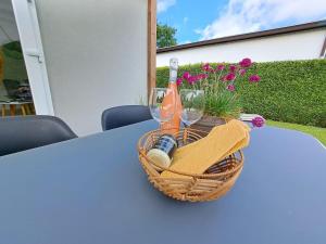 Mooie bungalow entree Zwembad in de zomer VP010