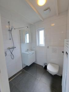 Mooie bungalow entree Zwembad in de zomer VP010