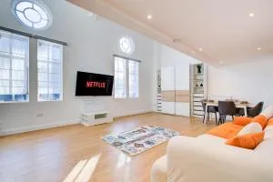 Contemporary 2-Bedroom Apartment in Wanstead, London - 伍德福德